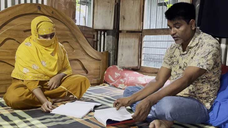 স্ত্রীসহ এসএসসি পরীক্ষা দিচ্ছেন সাবেক কাউন্সিলর